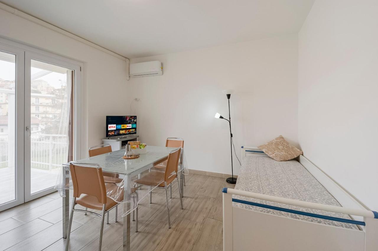 Il Gattino Di Porto - Apt 5 - Bilocale Terrazzo Piscina Imperia Extérieur photo